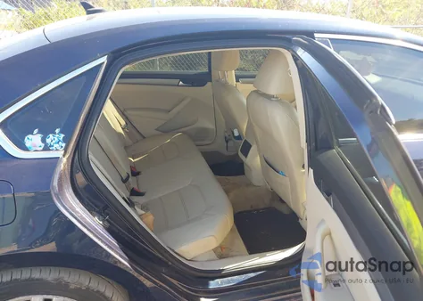 2014 Volkswagen Passat 1.8T Se z USA, uszkodzony, nr VIN 1VWBT7A30EC035240